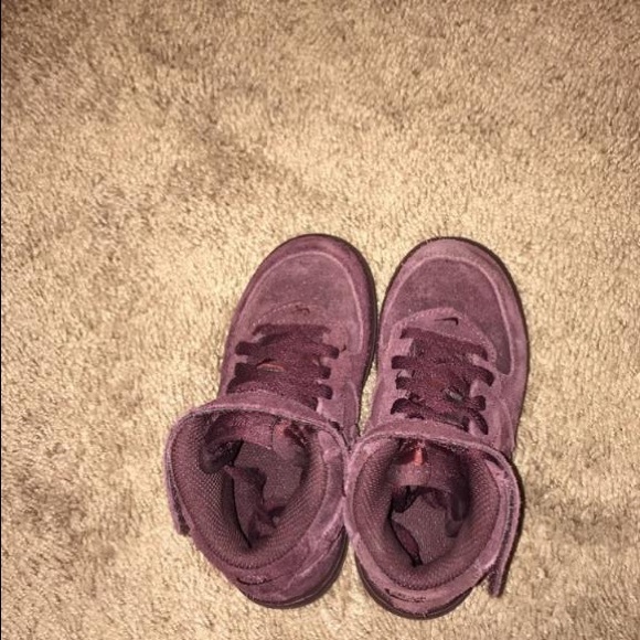 Kids Nike’s - Picture 2 of 4